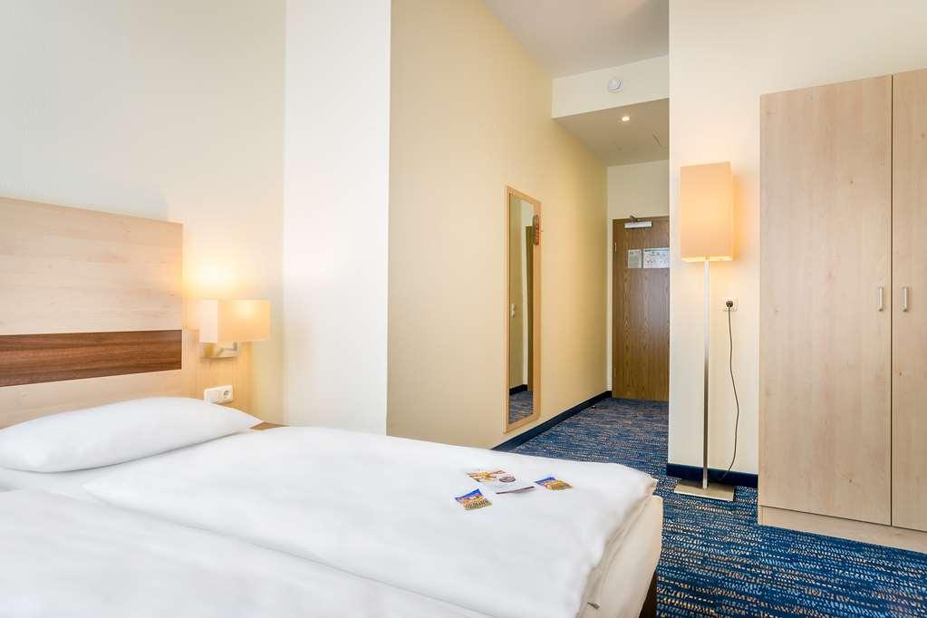 Hotel Mariella Cologne Room photo